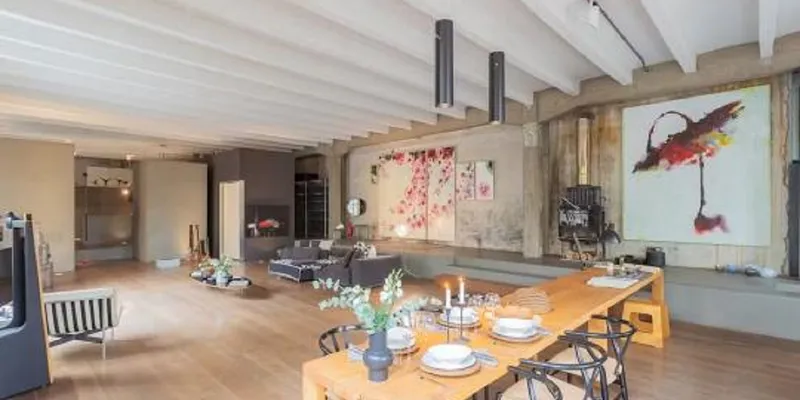 Como Loft Vista: Urban Sophistication meets Lakeside Tranquility