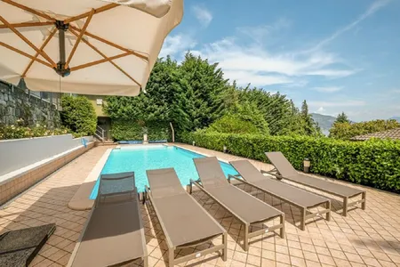ALL-ENCOMPASSING LUXURY VILLA WITH MAGICAL EXQUISITE VIEWS OF LAKEMAGGIORE