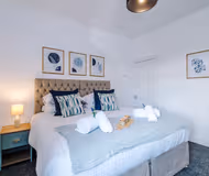 NEW! Spacious Home, Ideal for Groups, FREE Parking