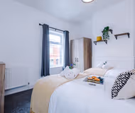 NEW! Spacious Home, Ideal for Groups, FREE Parking