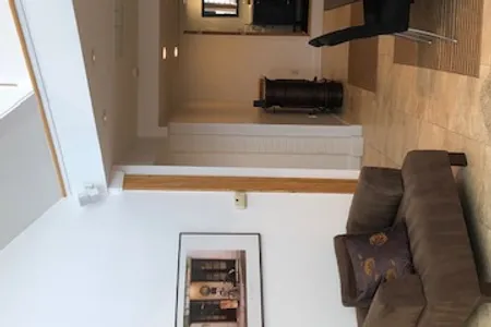 1621 N Colonial Terrace Unit 1