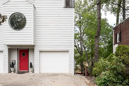 1621 N Colonial Terrace Unit 1