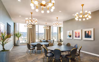 17th St serviced apartments