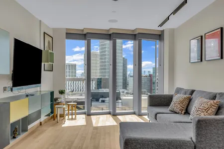 Living room at Manhattan Loft Garden in Stratford by MySquare