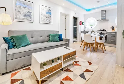 6, Ragan Court