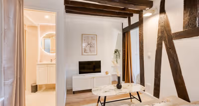 Charming One-Bedroom Apartment near Rue Rivoli - Mobility Lease Only