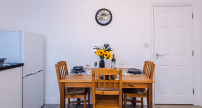 Modern apartment, ideal for business, sleeps 3!