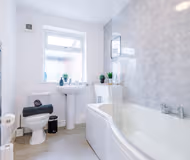 Modern apartment, ideal for business, sleeps 3!