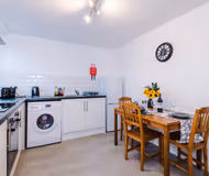 Modern apartment, Sapphire Touch ideal for business, sleeps 3!