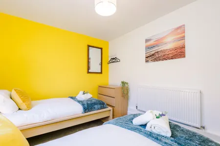 NEW! Spacious apartment, ideal for business & work