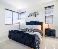 4/5 Bed 4 BA Perfect location in Ontario