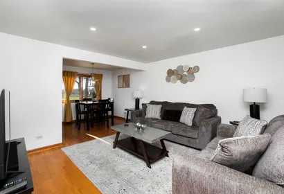 Knoll Apartment