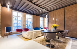 A timeless beauty in Paris-Quai de Bourbon!