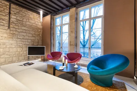 Bourbon Service Apartment