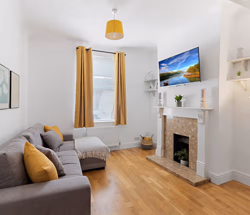 Roberts Apartment Church View