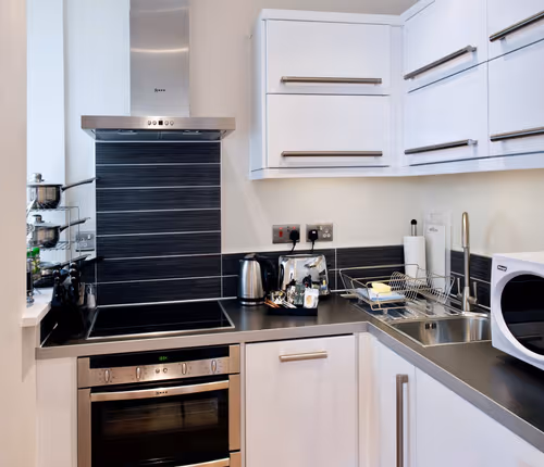 Fully equipped kitchen in Studio apartment at Byron House Apartment Cambridge