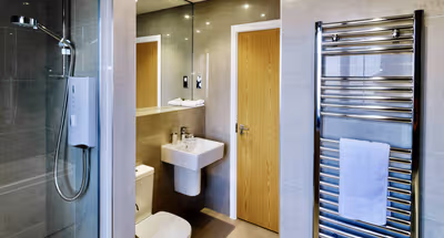 Family bathroom at Eden House Apartment Cambridge