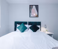 Stunning 4 Bed, Sleeps 7, Free Parking, Balcony