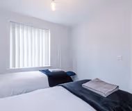 Stunning 4 Bed, Sleeps 7, Free Parking, Balcony