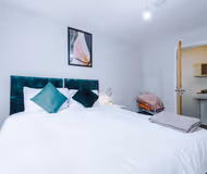 Stunning 4 Bed, Sleeps 7, Free Parking, Balcony