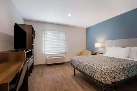 Hemlock Ave Apartment