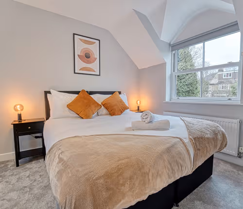 Central & Stylish 3 Bed House | Parking & Garden