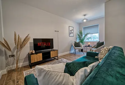 Central & Stylish 3 Bed House | Parking & Garden
