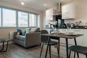 1 Bed Apartment, Free Parking X2, Long Term Disc