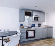 28 Roscoe - 4 Roscoe Street