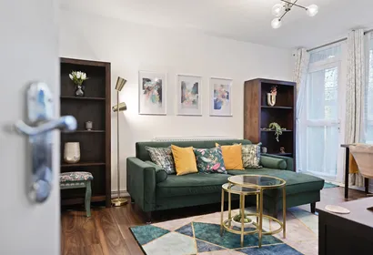 Chic 2-Bed apartment with Workspace, Balcony, Parking
