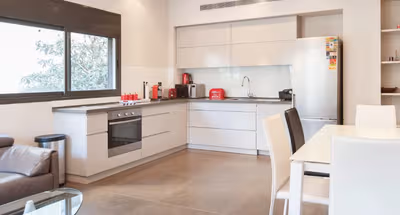 Sirkin Street 3BR Serviced Apartment