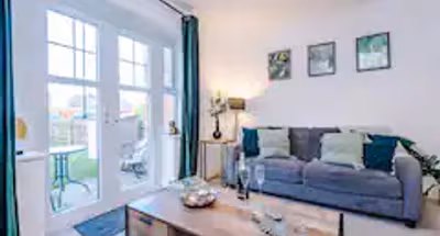 Modern 4-Bed Townhouse in Crewe | Ideal for Contractors | FREE Parking