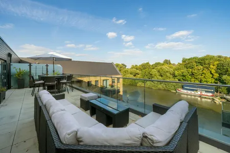 Lion Wharf Road Penthouse