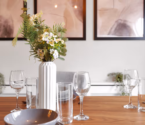 4-bed house with parking in Greenwich. Sleeps 10!
