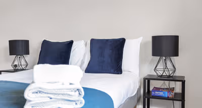 4-bed house with parking in Greenwich. Sleeps 10!
