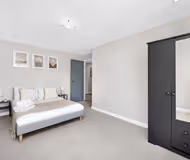4-bed house with parking in Greenwich. Sleeps 10!