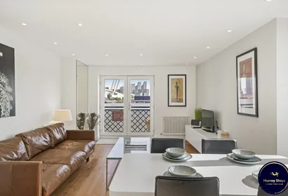 Luxury 2bed/2bath flat with views across River!