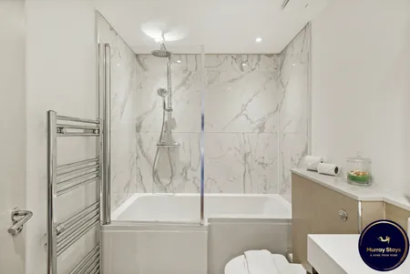 Luxury 2bed/2bath flat with views across River!