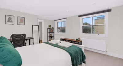 Central and spacious 3 bedroom house in Limehouse!