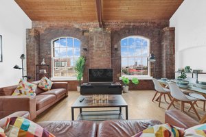 Industrial Style 2-Bed Flat