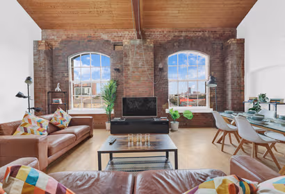Industrial Style 2-Bed Flat