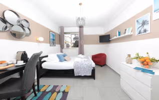 Juan-les-Pins serviced apartment