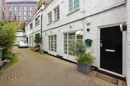 Fullwood's Mews- Hoxton