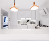 Canalside 3-bed flat in Limehouse with balcony!