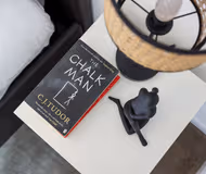 Canalside 3-bed flat in Limehouse with balcony!