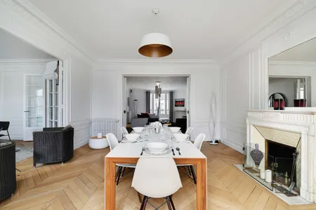 Lauriston Service Apartment