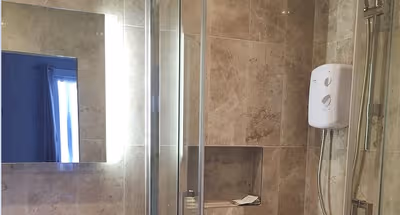 Avis Hotel