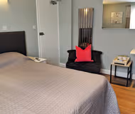 Avis Hotel