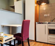 Avis Hotel