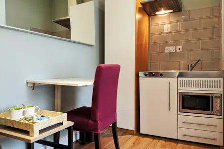 Avis Hotel